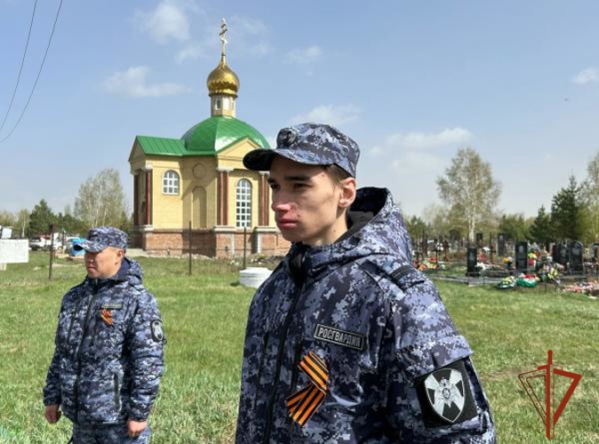 В Омской области сотрудники Росгвардии обеспечили правопорядок в Радоницу 