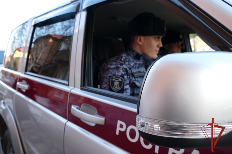 В Омске сотрудники Росгвардии задержали гражданина, подозреваемого в угоне
