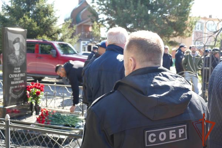 Росгвардейцы почтили память Героя России Олега Охрименко в Омске