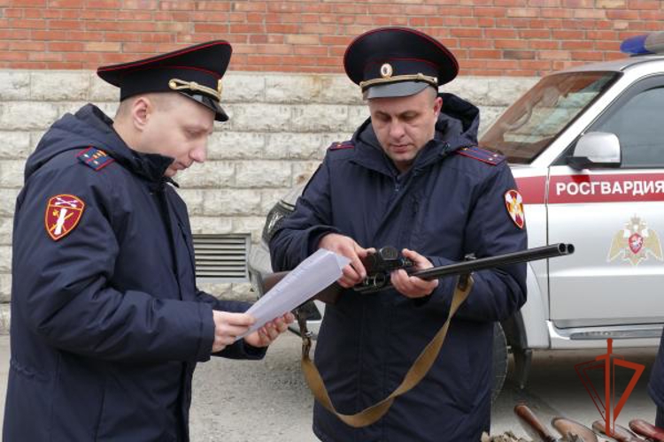 Росгвардия передала очередную партию в количестве 85 охотничьих ружей для нужд Министерства обороны РФ в Омске