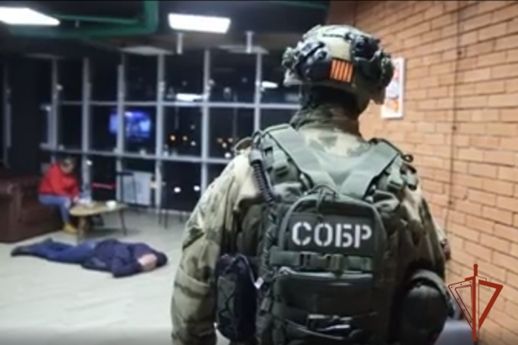 При силовой поддержки СОБР Росгвардии пресечена деятельность нелегального клуба в Омске 