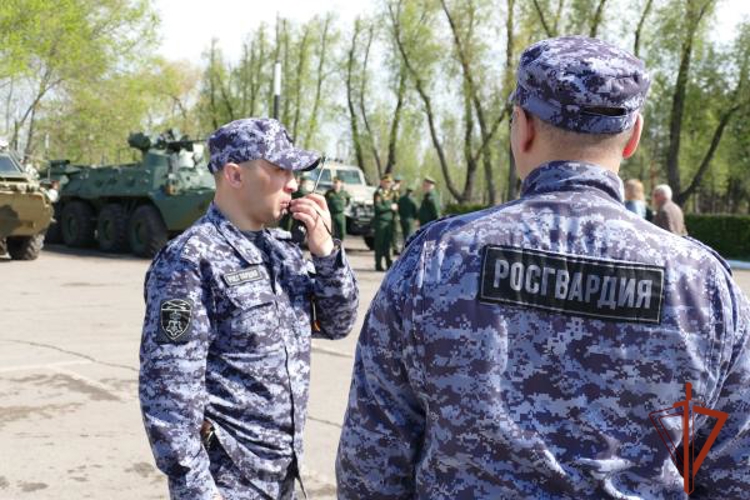 Росгвардейцы приняли участие в открытии обновленного Парка имени 30-лет Победы в Омске