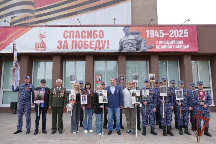 В День Победы росгвардейцы приняли участие во Всероссийской акции «Бессмертный полк» в Омске