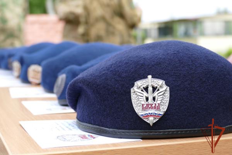 Сотрудники спецназа Росгвардии прошли испытания на право ношения знака отличия спецподразделений в Омске