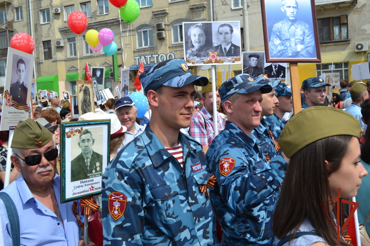 В Омске росгвардейцы и волонтер посвятили свой видеоролик Великой Победе