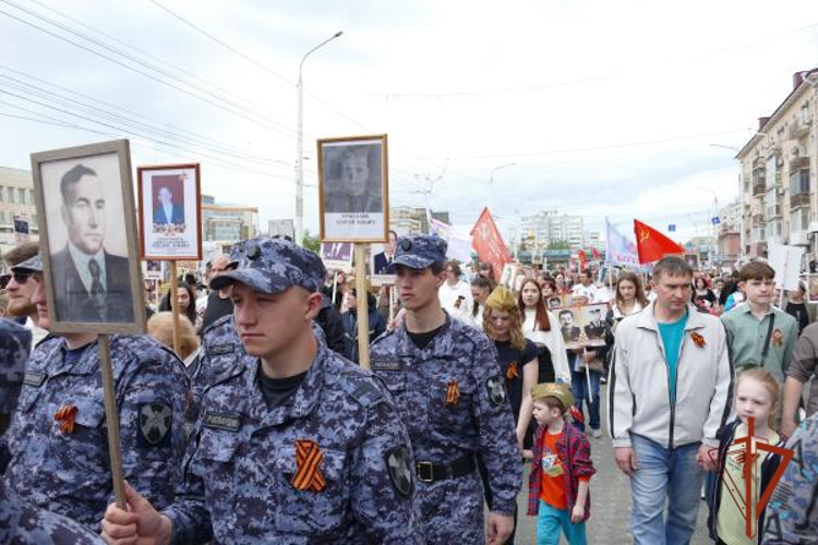 В День Победы росгвардейцы приняли участие во Всероссийской акции «Бессмертный полк» в Омске