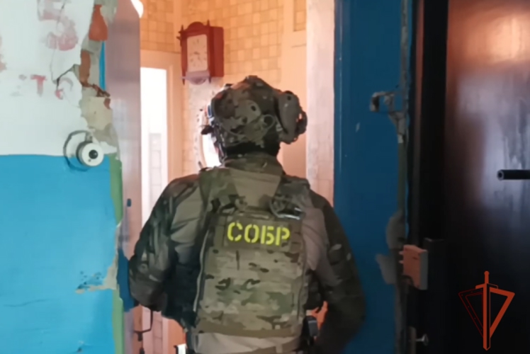 Сотрудники СОБР освободили заложницу и задержали подозреваемого в Омске