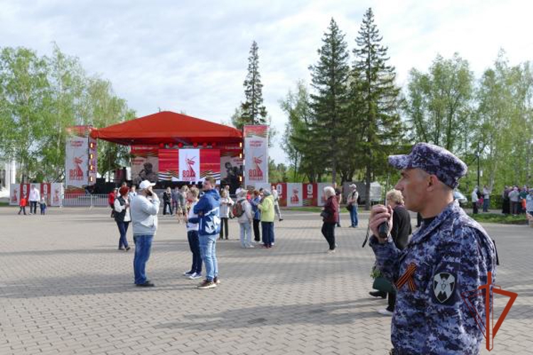 В День Победы начальник Управления Росгвардии по Омской области принял участие в патриотических мероприятиях