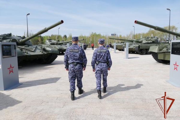 Росгвардейцы приняли участие в открытии обновленного Парка имени 30-лет Победы в Омске