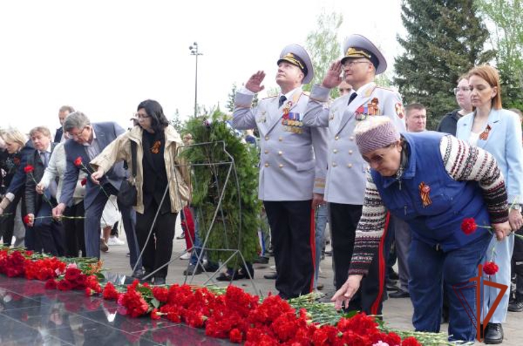 В День Победы начальник Управления Росгвардии по Омской области принял участие в патриотических мероприятиях