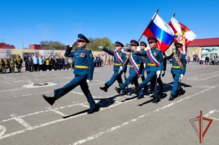 В Омской воинской части Росгвардии прошел патриотический форум «Встреча трех поколений», посвященный 80-летию Победы в Великой Отечественной войне