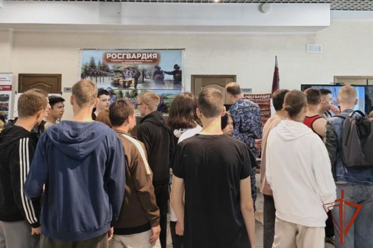 Росгвардия Омской области представила вакансии на ярмарке трудоустройства
