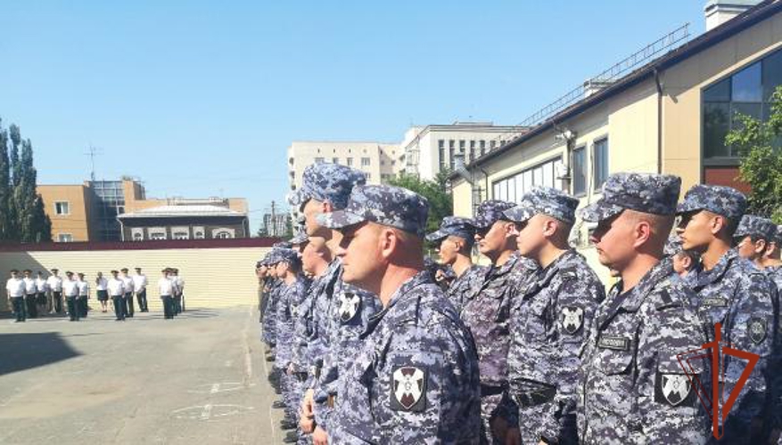 Росгвардейцы в Омске отметили День России вручением наград