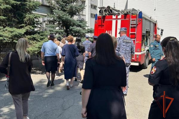 Росгвардия и МЧС отработали совместные действия при пожаре в Омске