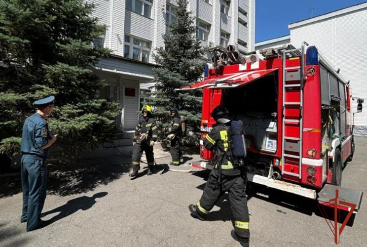 Росгвардия и МЧС отработали совместные действия при пожаре в Омске