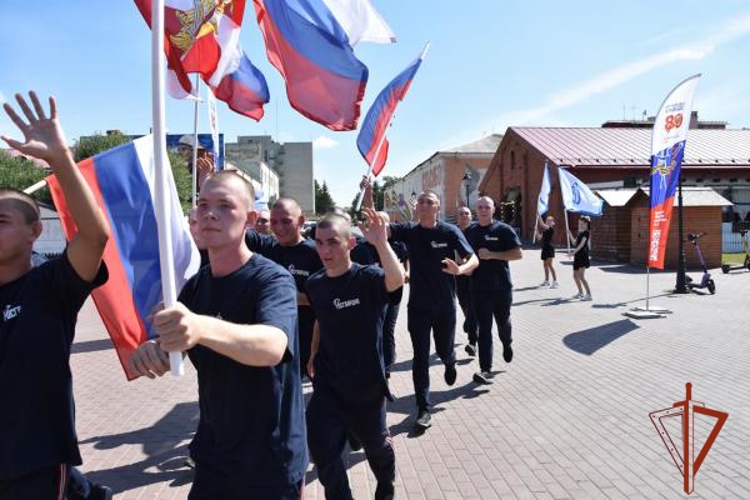 Росгвардейцы присоединились к патриотическому забегу "От Победы к Победе!" в Омске