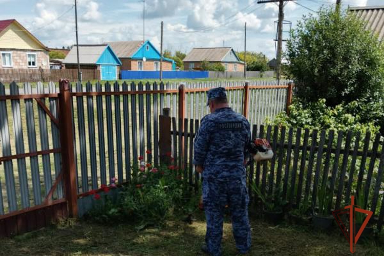 Росгвардейцы оказали помощь матери погибшего военнослужащего  в Омской области 