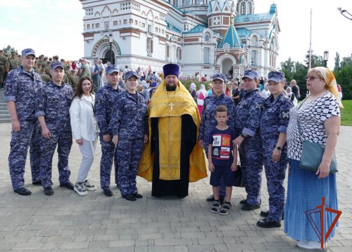 Росгвардейцы Омска приняли участие в Крестном ходе в честь Дня крещения Руси 