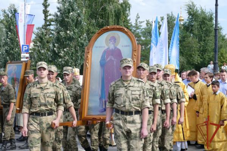 Росгвардейцы Омска приняли участие в Крестном ходе в честь Дня крещения Руси 