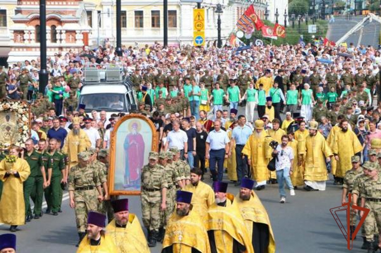 Росгвардейцы Омска приняли участие в Крестном ходе в честь Дня крещения Руси 
