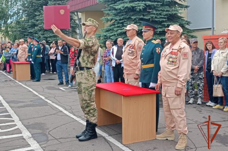 Военнослужащие Росгвардии по призыву приняли присягу в Омске