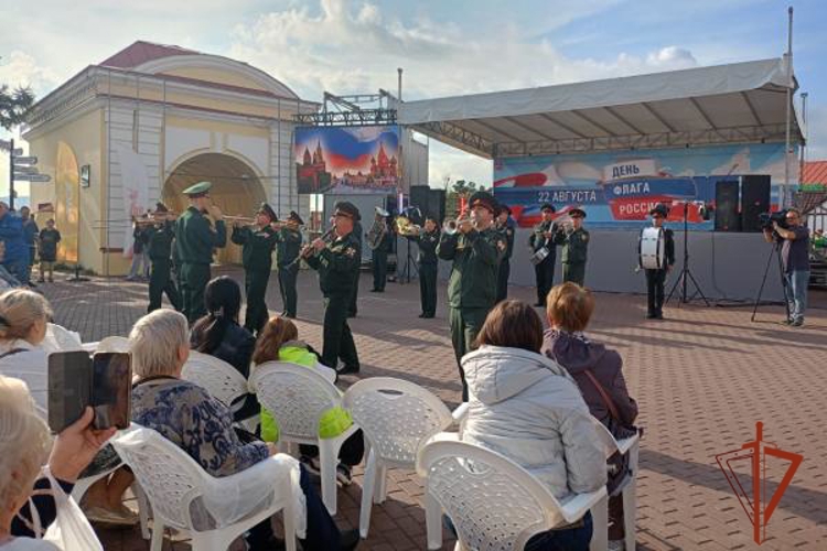 Единство и патриотизм: Росгвардия отметила День Государственного флага вместе с омичами