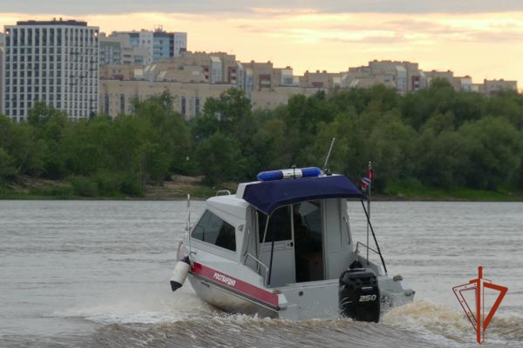 Омский ОМОН патрулирует Иртыш: пресечены нарушения безопасности на воде