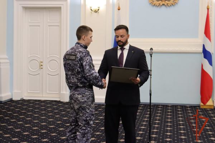 Благодарность за службу: омские росгвардейцы отмечены за обеспечение правопорядка в праздничные дни
