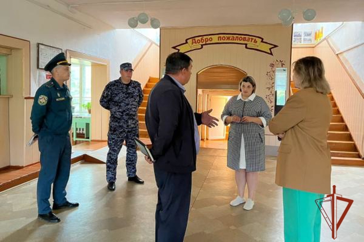 Росгвардия проводит проверки образовательных учреждений Омской области перед началом учебного года