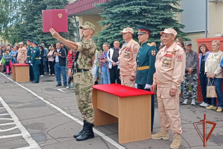 Военнослужащие Росгвардии по призыву приняли присягу в Омске