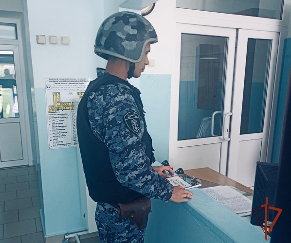 Объекты образования перед началом учебного года проверили росгвардейцы в Омской области