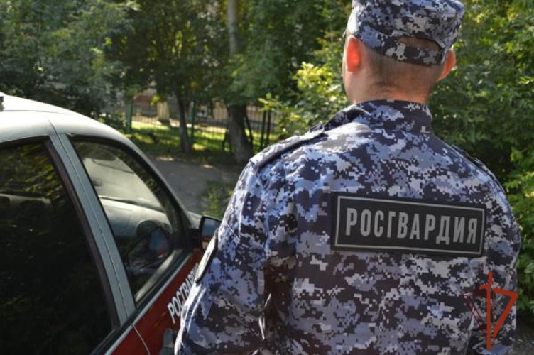 Росгвардейцы Омска предотвратили купание детей в опасном месте 