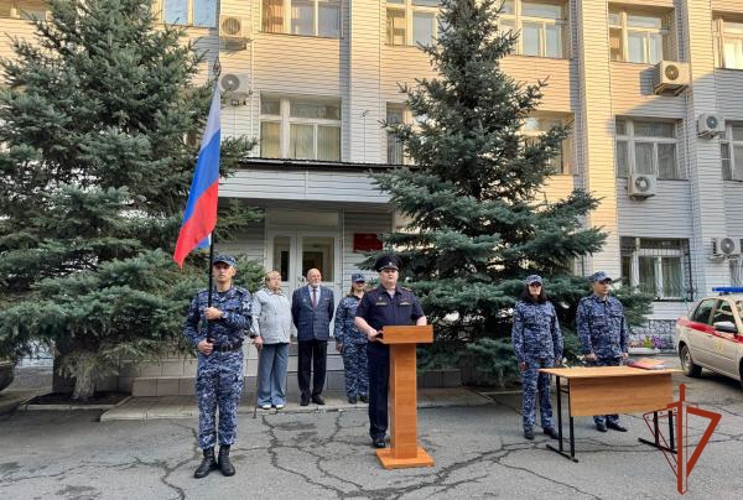 Молодые сотрудники вневедомственной охраны Росгвардии приняли Присягу в Омске