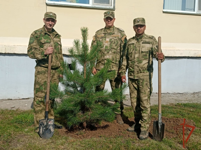В Омске росгвардейцы поддержали экологическую акцию «Зеленая Россия»
