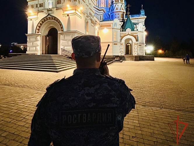 Сотрудники Росгвардии приняли участие в торжественной встрече мощей святителя Тихона, Патриарха Всероссийского и обеспечили охрану общественного порядка