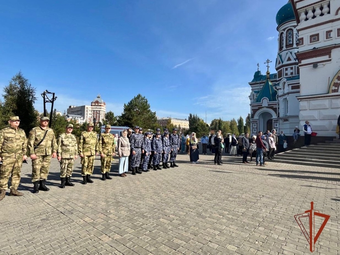 Сотрудники Росгвардии приняли участие в торжественной встрече мощей святителя Тихона, Патриарха Всероссийского и обеспечили охрану общественного порядка