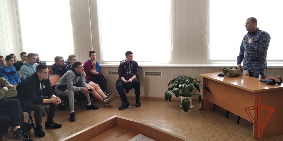 Росгвардейцы провели уроки мужества для школьников в Омской области