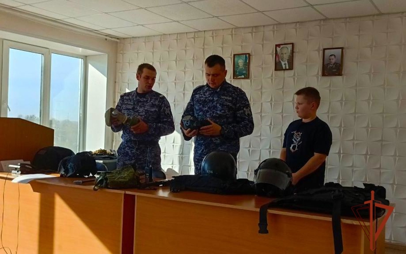 Росгвардейцы познакомили школьников с деятельностью вневедомственной охраны в Омской области