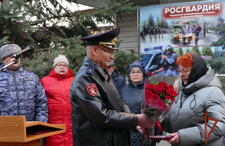 В Омске отметили 73-летие вневедомственной охраны: награды, присяга и память о герое