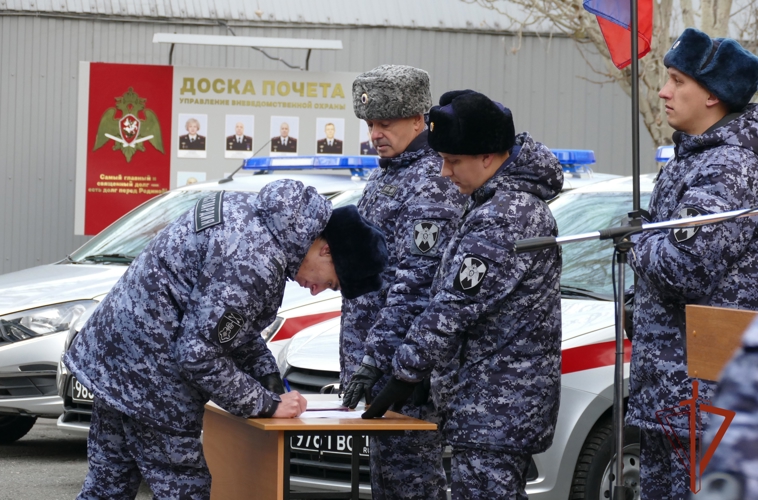 В Омске отметили 73-летие вневедомственной охраны: награды, присяга и память о герое