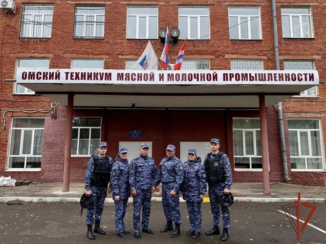 Профориентационные уроки для юных омичей провели сотрудники Росгвардии