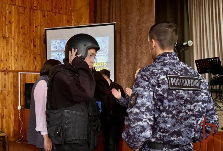 Росгвардейцы провели профориентационные уроки для омских студентов
