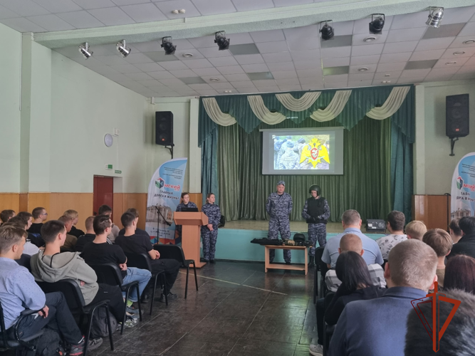 Профориентационные уроки для юных омичей провели сотрудники Росгвардии