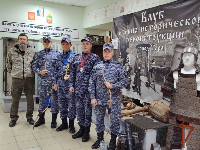 Сотрудники вневедомственной охраны Омской области заняли призовые места на соревнованиях по стрельбе из лука «Тарские стрелы»