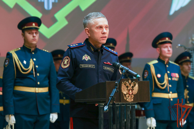 Заместитель директора Росгвардии Василий Сонин вручил государственные и ведомственные награды сотрудникам вневедомственной охраны в день профессионального праздник