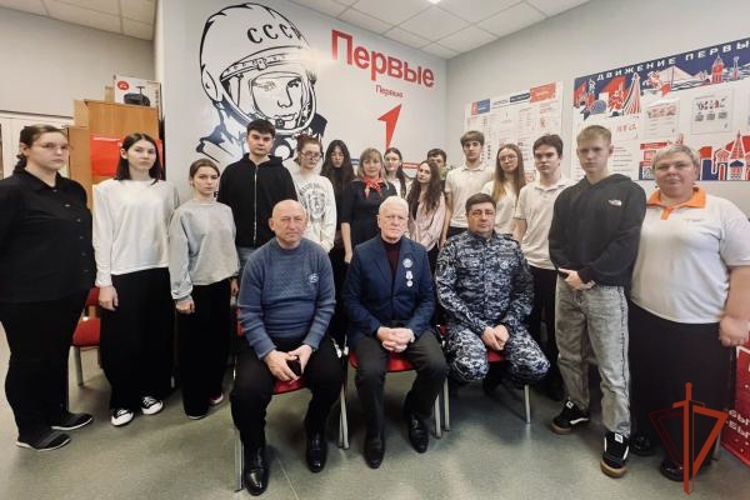 Росгвардейцы провели патриотическую «Классную встречу» для школьников в Омской области