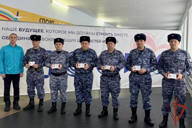 Сотрудникам Росгвардии вручили знаки отличия ГТО в Омской области