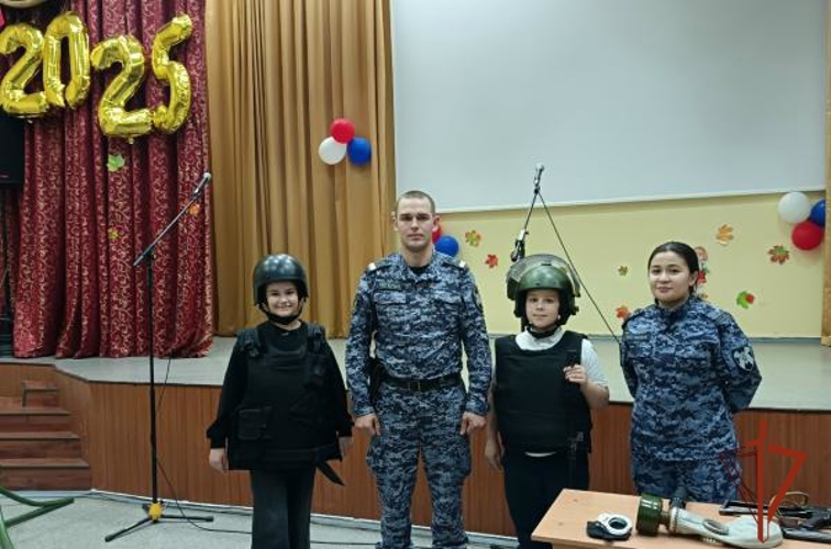 Росгвардия провела мастер-класс по безопасности для школьников в Омской области