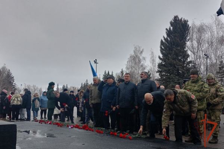 Росгвардейцы приняли участие в памятном мероприятии ко Дню неизвестного солдата в Омске
