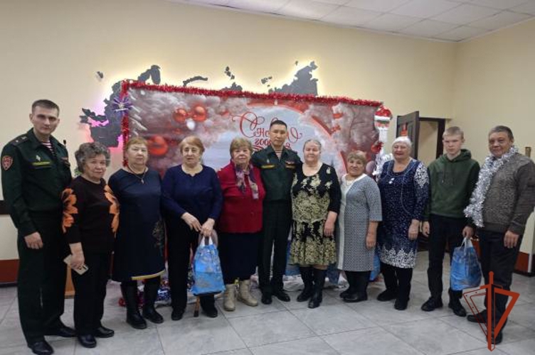 В Омской воинской части Росгвардии состоялся праздничный новогодний концерт с чествованием личного состава и ветеранов